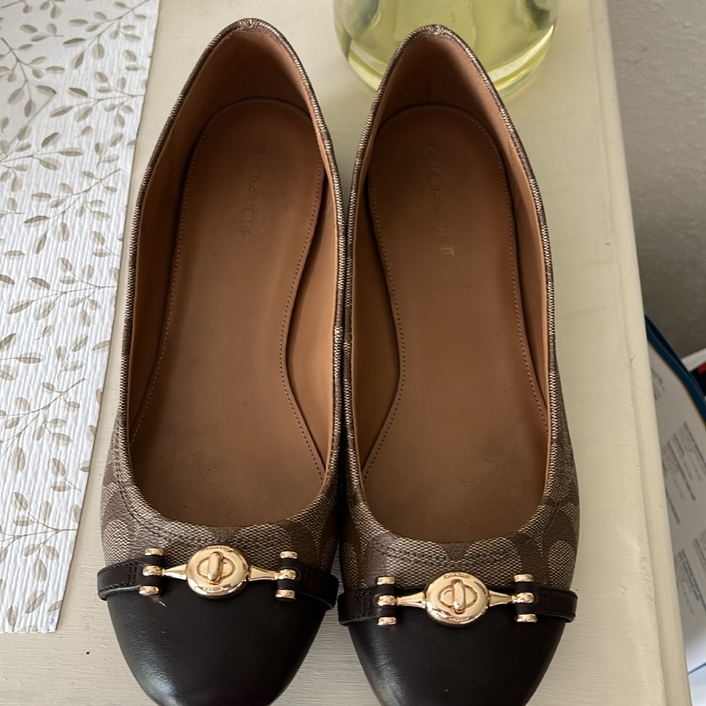 EUC Coach Flats